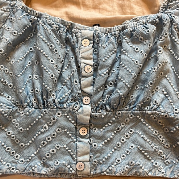 Eyelet crop top - Picture 2 of 4